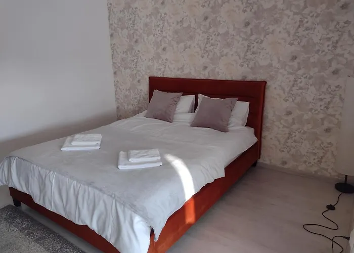 Delightful Brancusi Apartment *